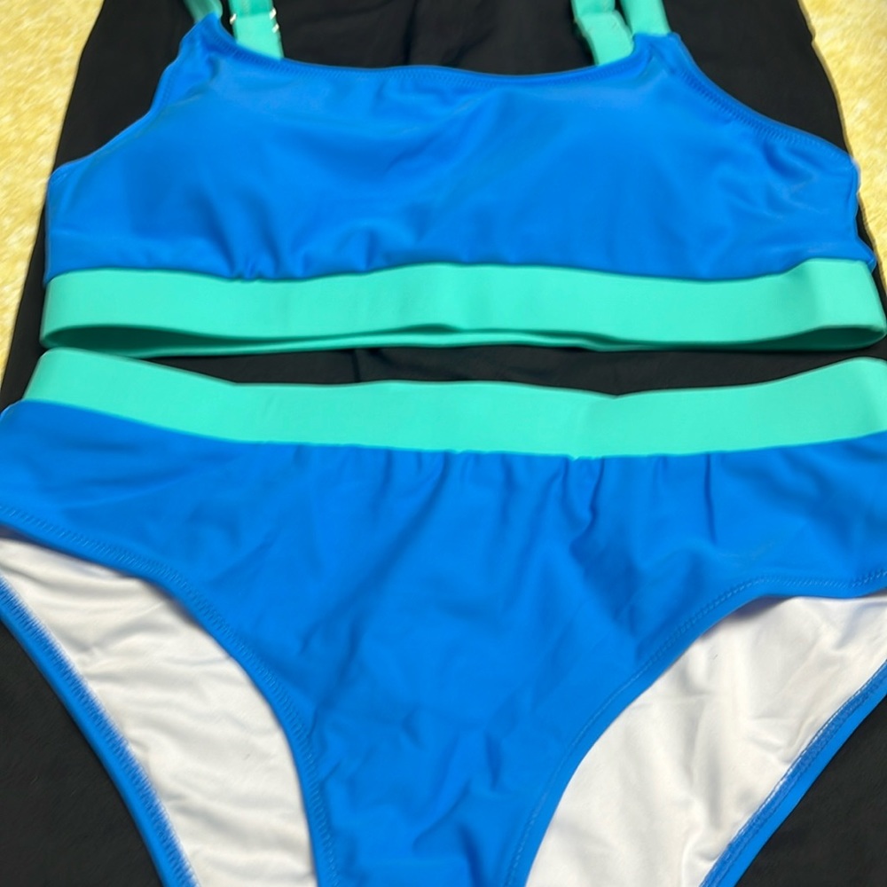 NWOT : Women’s bikini, SZ L,